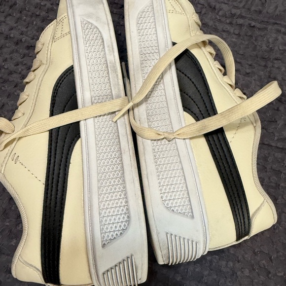 Puma platform Sneakers in Cream and Black with White Soles excellent condition! - Picture 1 of 9